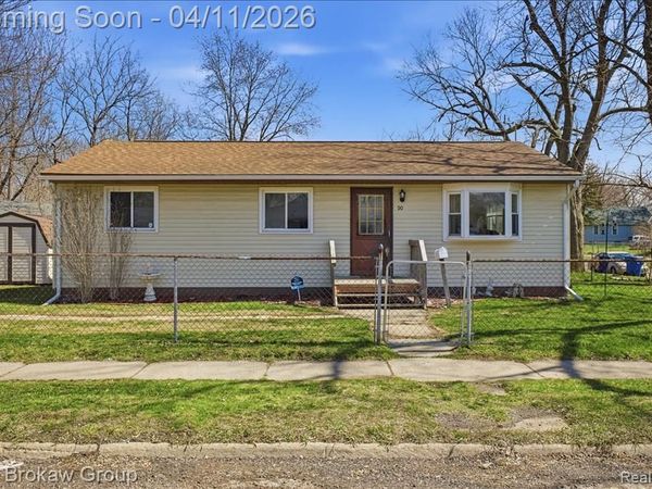 90 N Josephine Avenue, Waterford Twp, MI 48328