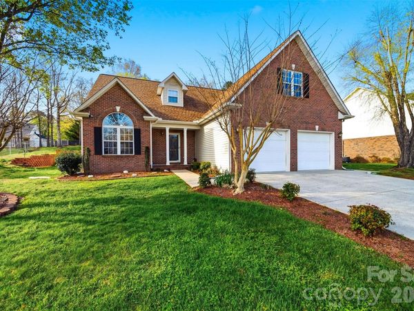 2478 23rd Street NE, Hickory, NC 28601