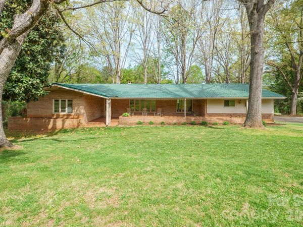 465 28th Avenue Lane NE, Hickory, NC 28601