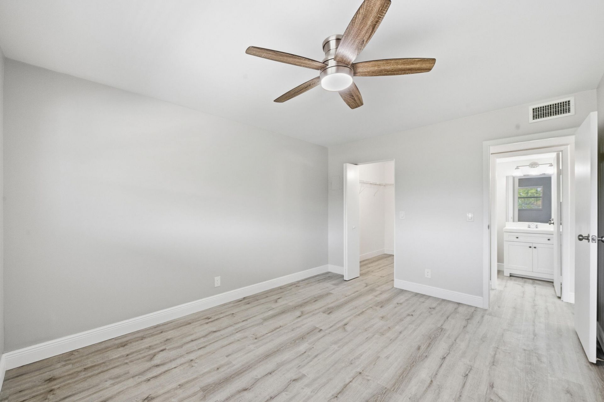 284 Flanders F, Delray Beach, FL 33484 Photo