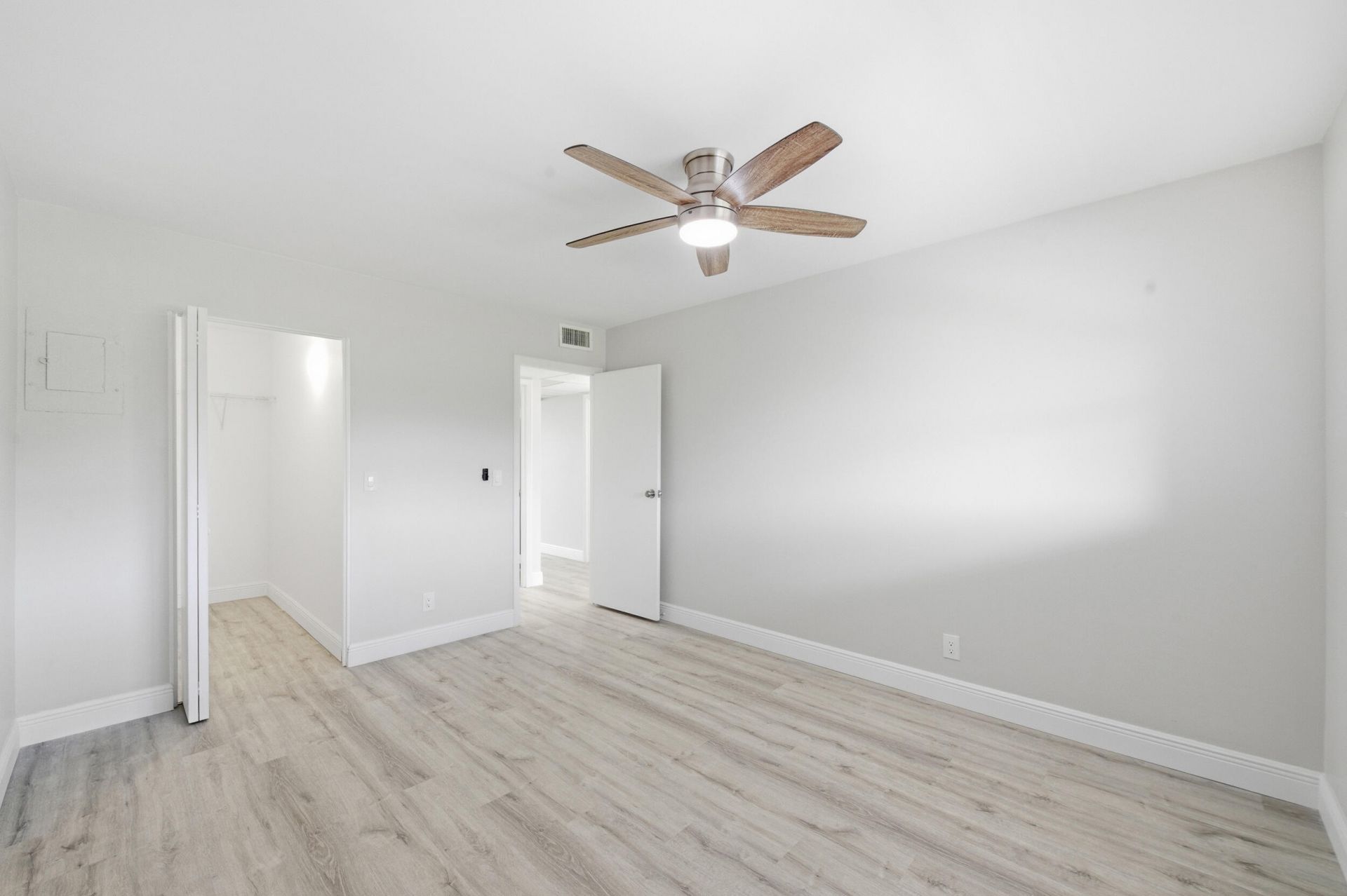 284 Flanders F, Delray Beach, FL 33484 Photo