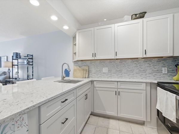 929 N Astor STREET, Unit 405, Milwaukee, WI 53202