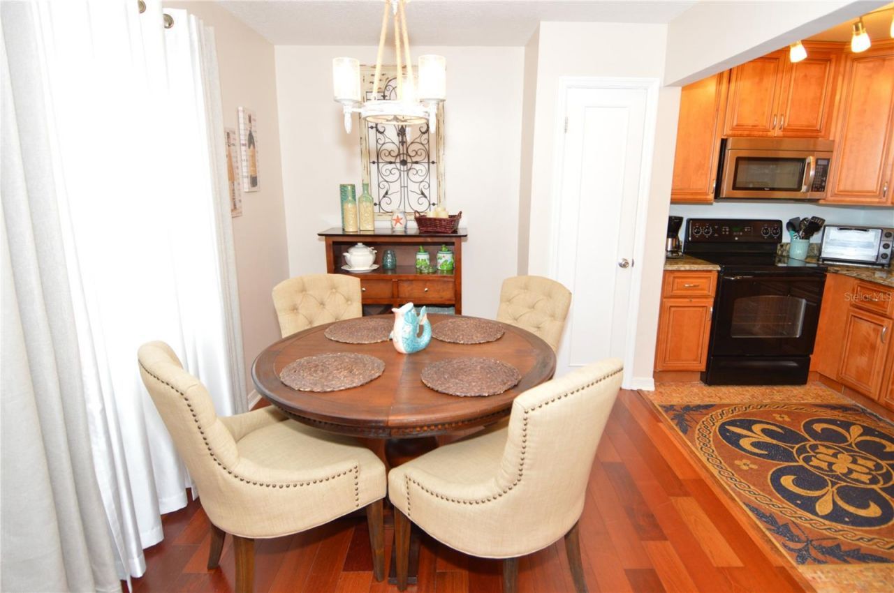 213 Seahorse Drive Se, Unit B, Saint Petersburg, FL 33705 Photo