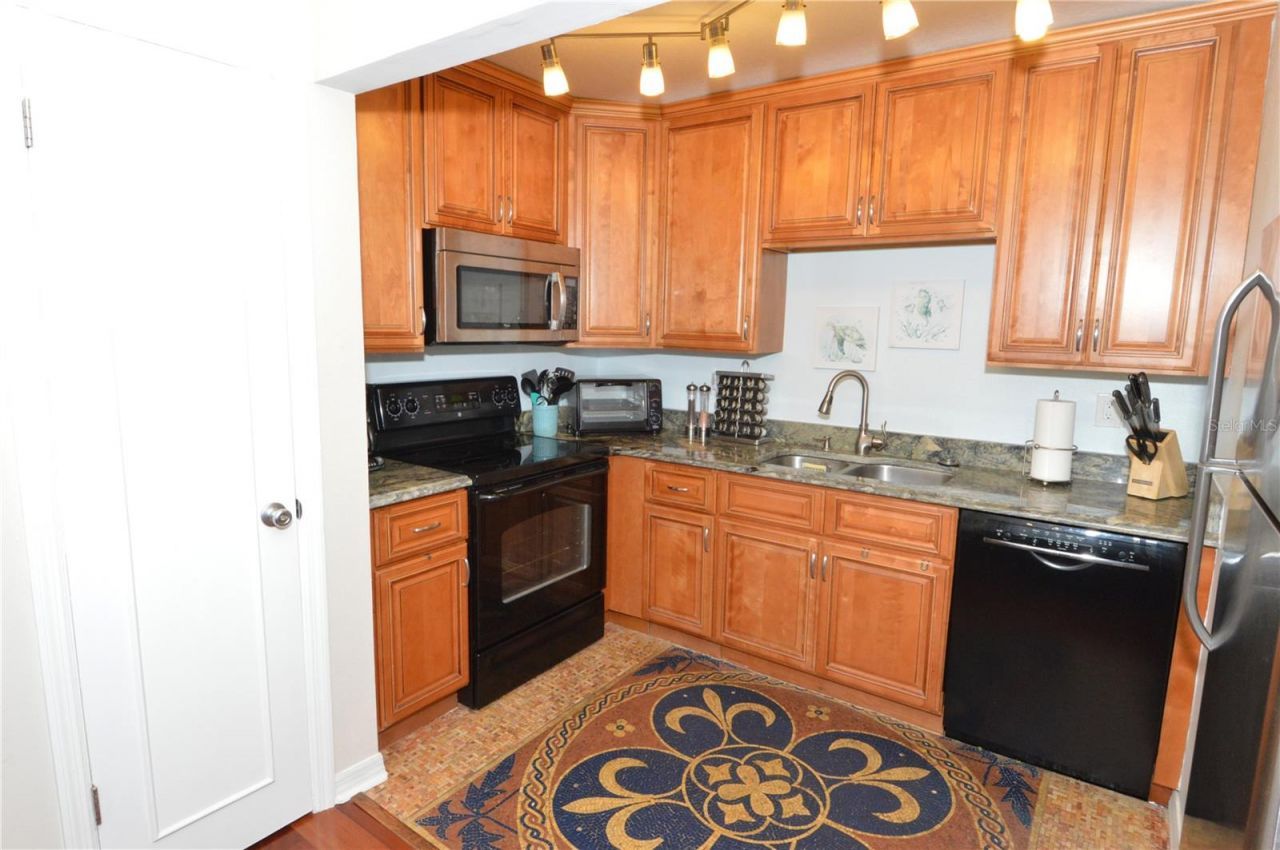 213 Seahorse Drive Se, Unit B, Saint Petersburg, FL 33705 Photo