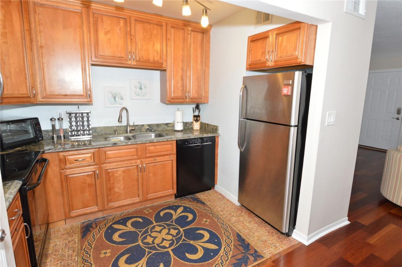 213 Seahorse Drive Se, Unit B, Saint Petersburg, FL 33705 Photo