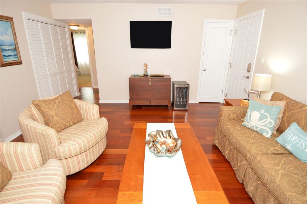 213 Seahorse Drive Se, Unit B, Saint Petersburg, FL 33705 Photo