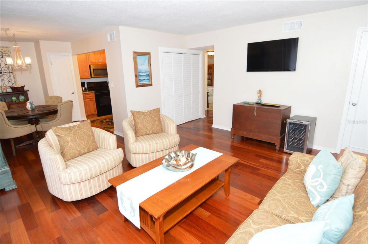 213 Seahorse Drive Se, Unit B, Saint Petersburg, FL 33705 Photo