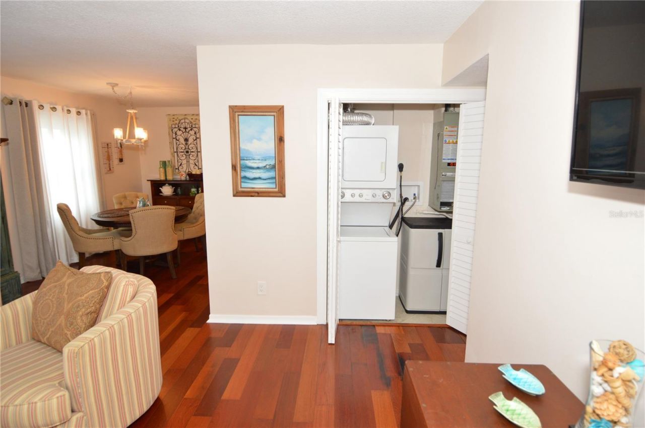 213 Seahorse Drive Se, Unit B, Saint Petersburg, FL 33705 Photo