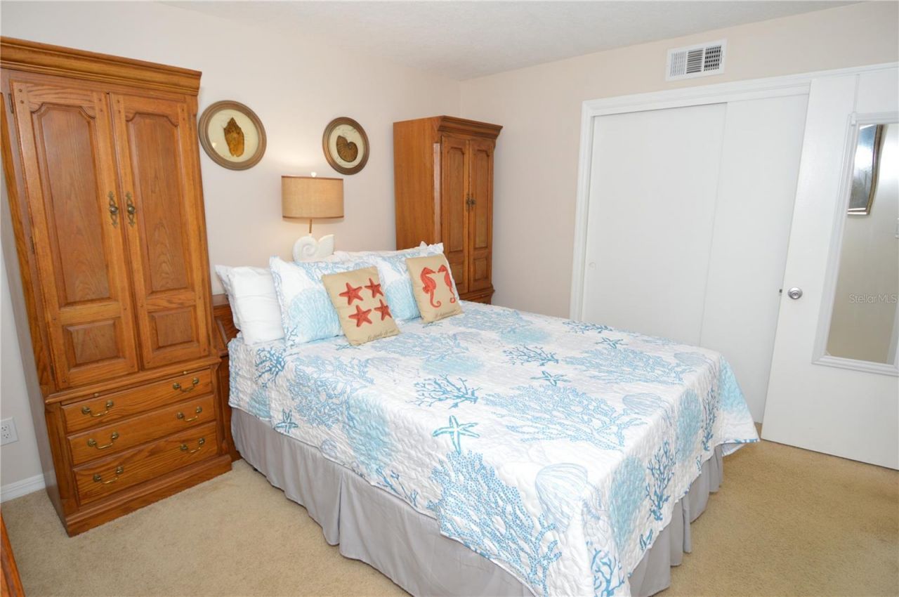 213 Seahorse Drive Se, Unit B, Saint Petersburg, FL 33705 Photo