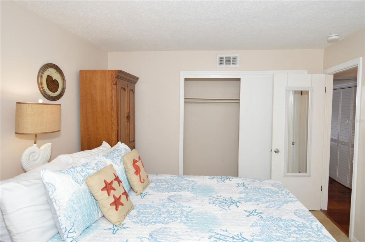 213 Seahorse Drive Se, Unit B, Saint Petersburg, FL 33705 Photo