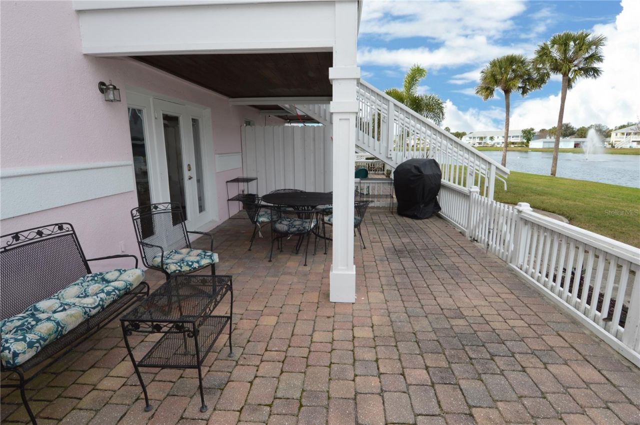 213 Seahorse Drive Se, Unit B, Saint Petersburg, FL 33705 Photo