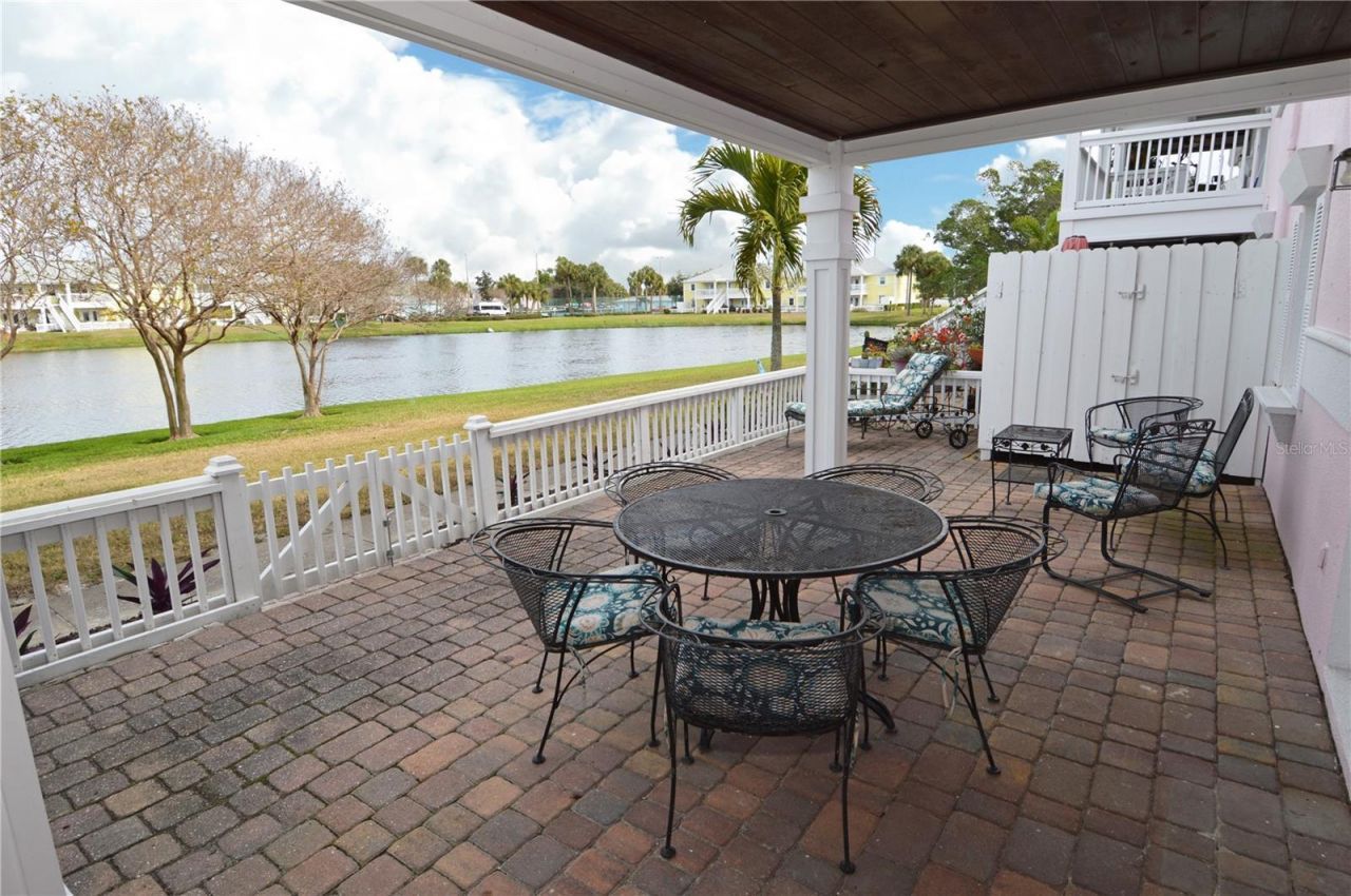 213 Seahorse Drive Se, Unit B, Saint Petersburg, FL 33705 Photo
