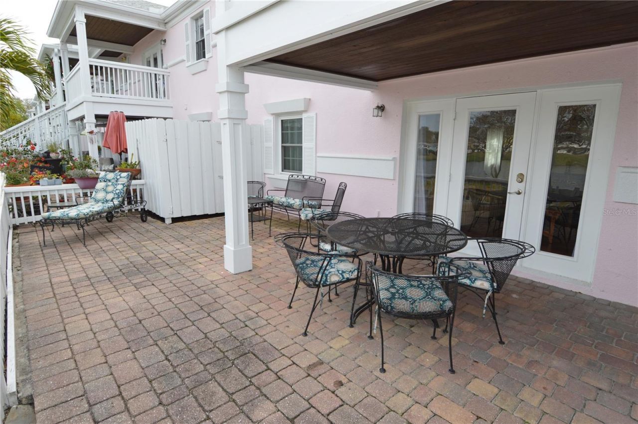 213 Seahorse Drive Se, Unit B, Saint Petersburg, FL 33705 Photo