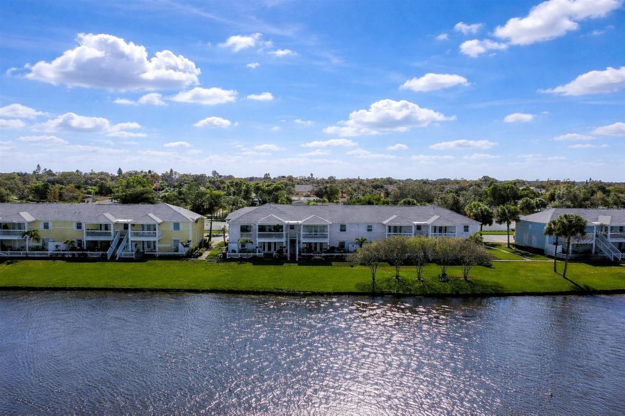 213 Seahorse Drive Se, Unit B, Saint Petersburg, FL 33705 Photo
