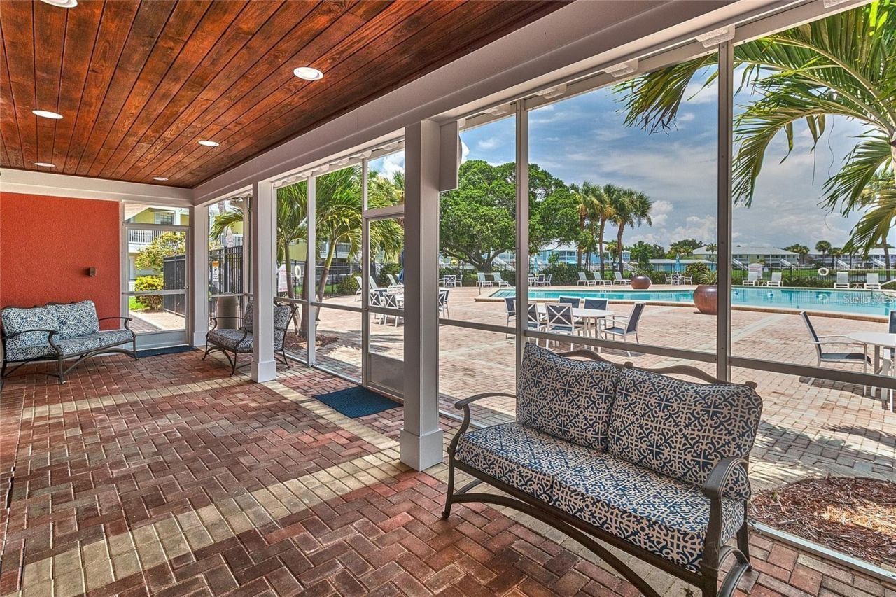 213 Seahorse Drive Se, Unit B, Saint Petersburg, FL 33705 Photo