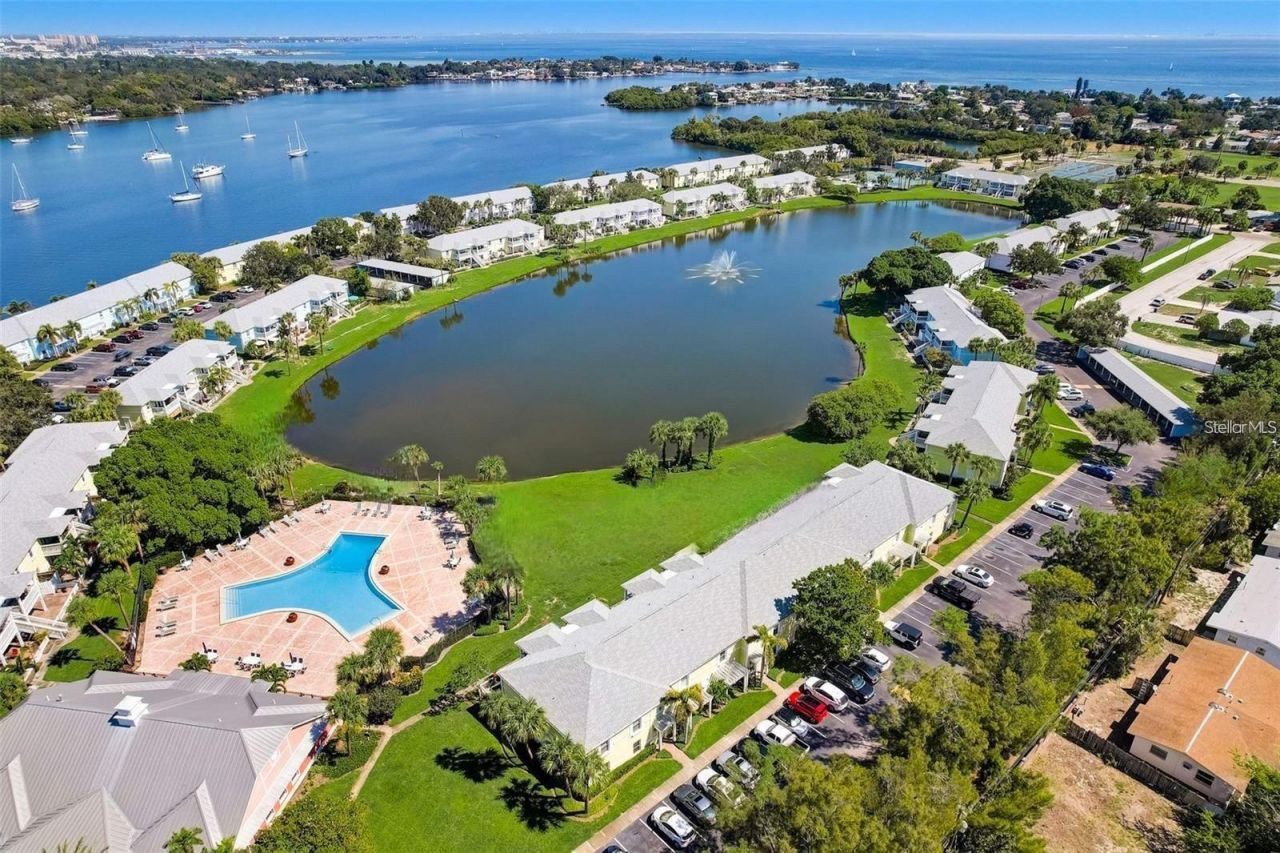 213 Seahorse Drive Se, Unit B, Saint Petersburg, FL 33705 Photo
