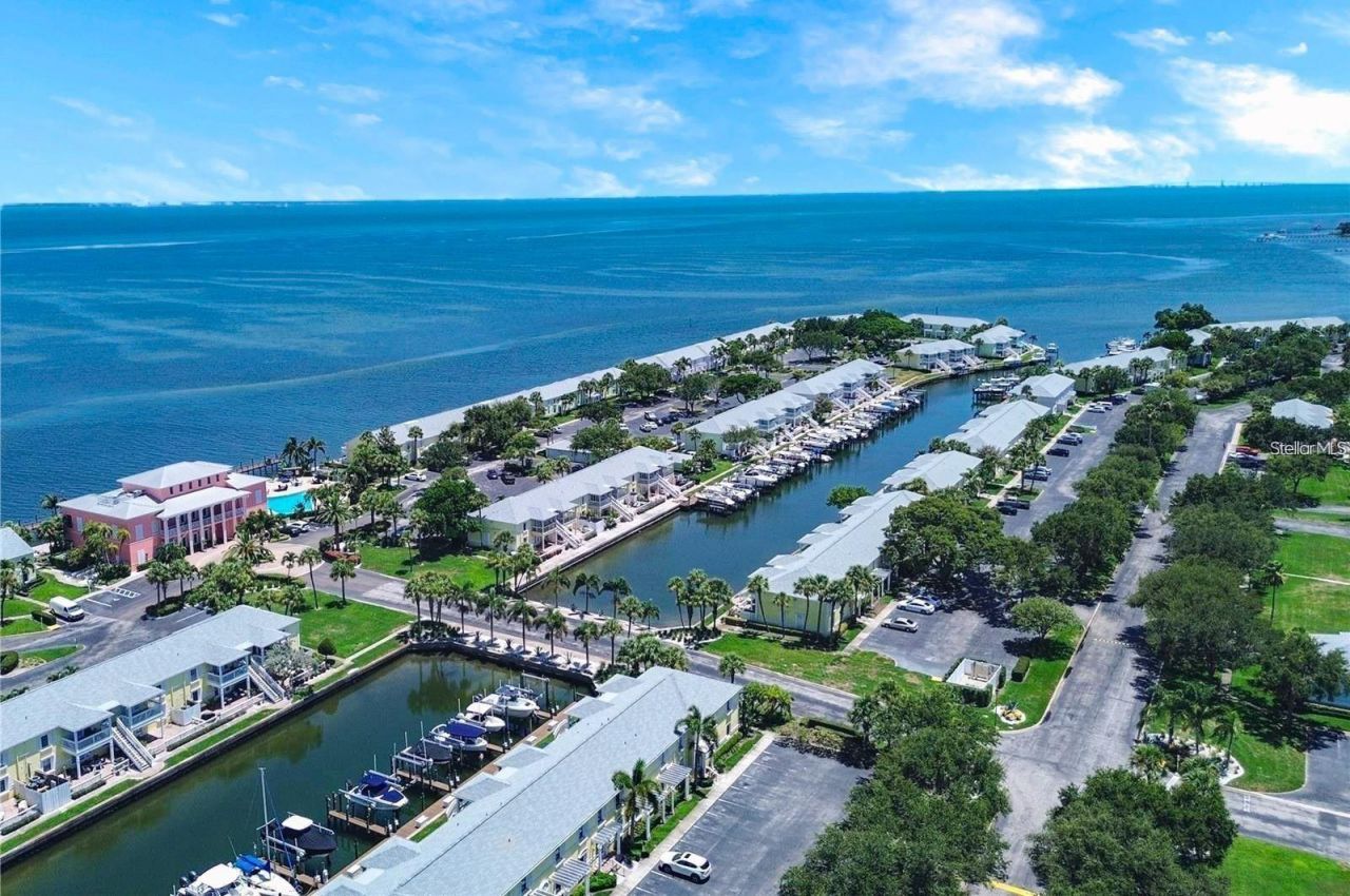 213 Seahorse Drive Se, Unit B, Saint Petersburg, FL 33705 Photo