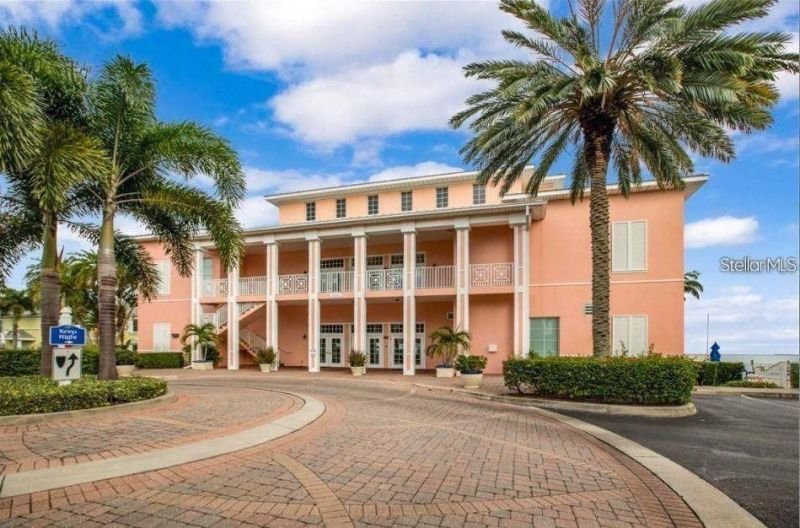 213 Seahorse Drive Se, Unit B, Saint Petersburg, FL 33705 Photo
