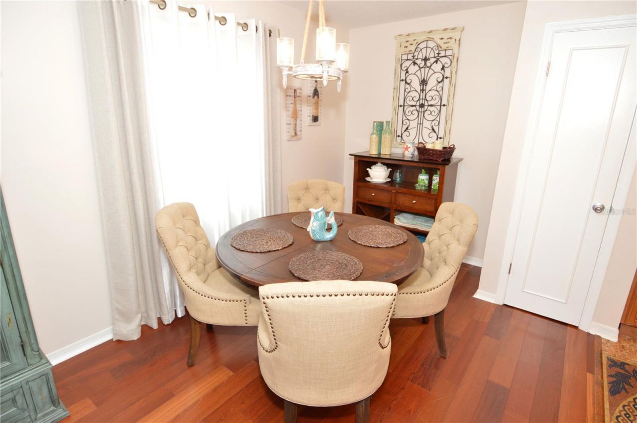 213 Seahorse Drive Se, Unit B, Saint Petersburg, FL 33705 Photo