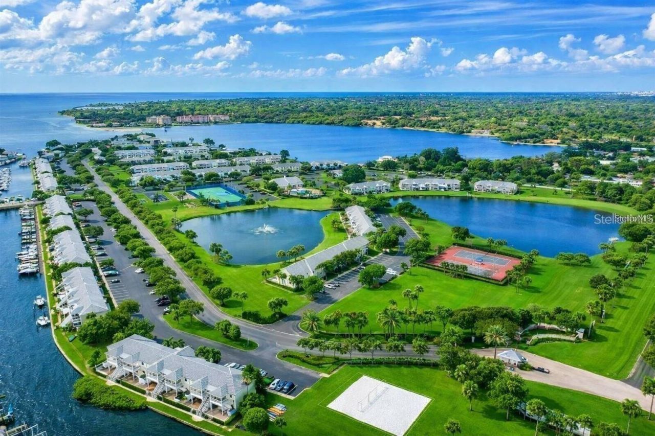 213 Seahorse Drive Se, Unit B, Saint Petersburg, FL 33705 Photo
