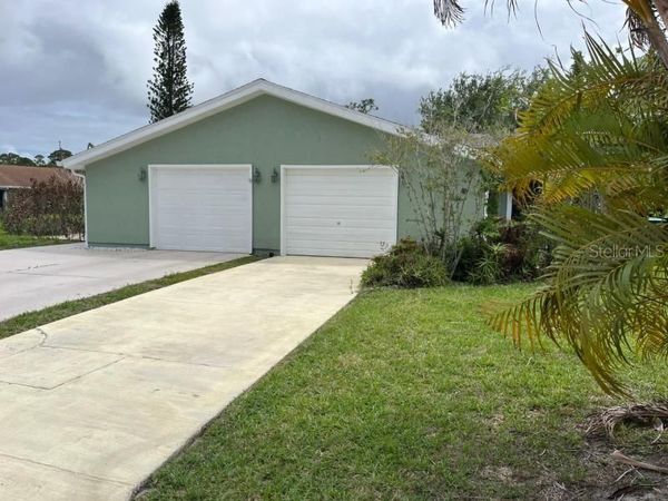 1438 SE LARKWOOD CIRCLE , PORT ST LUCIE, FL 34952