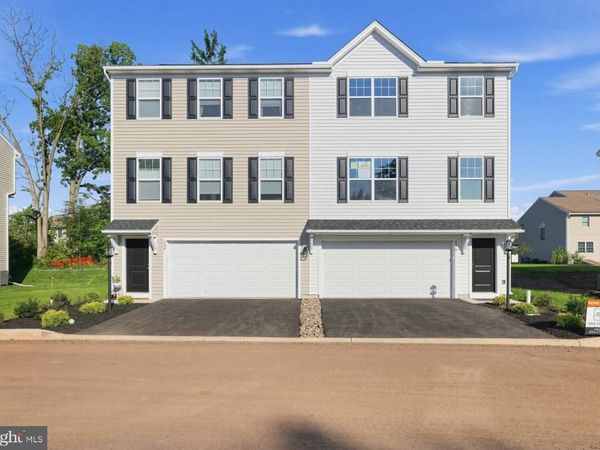 736 FAWN WAY, Unit LOT 14, PENNSBURG, PA 18073