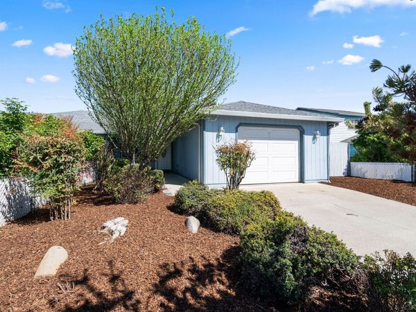 943 Hopkins Road, Central Point, OR 97502