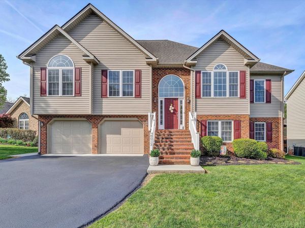 8013 Amber Wood CT , Roanoke, VA 24019