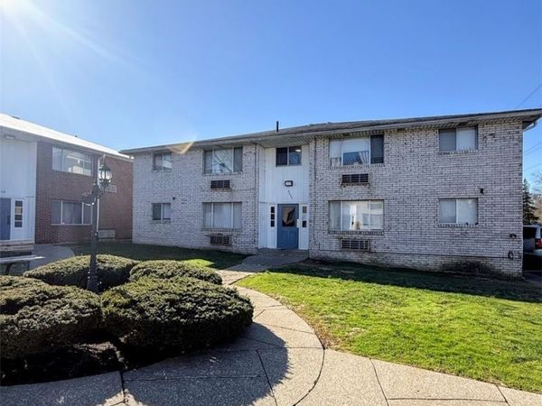 2000 Woodlawn #11 Street NW, Canton, OH 44708