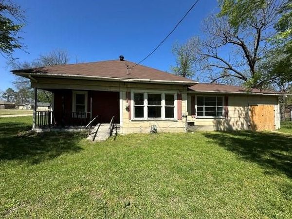 201 E San Antonio Avenue, Cooper, TX 75432