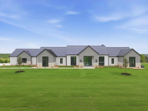 220 Cavalier Court, Strawn, TX 76475