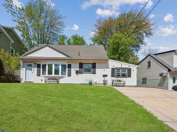 41 Pinetree Dr, Sayreville, NJ 08859