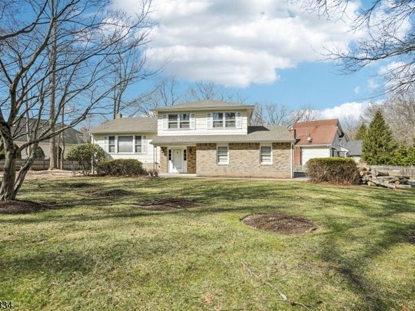 2 Eisenhower Rd, Closter, NJ 07624
