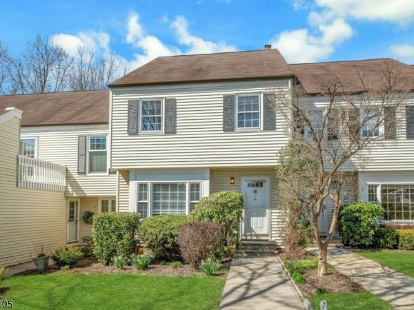 14 Pembroke Dr, Mendham, NJ 07945