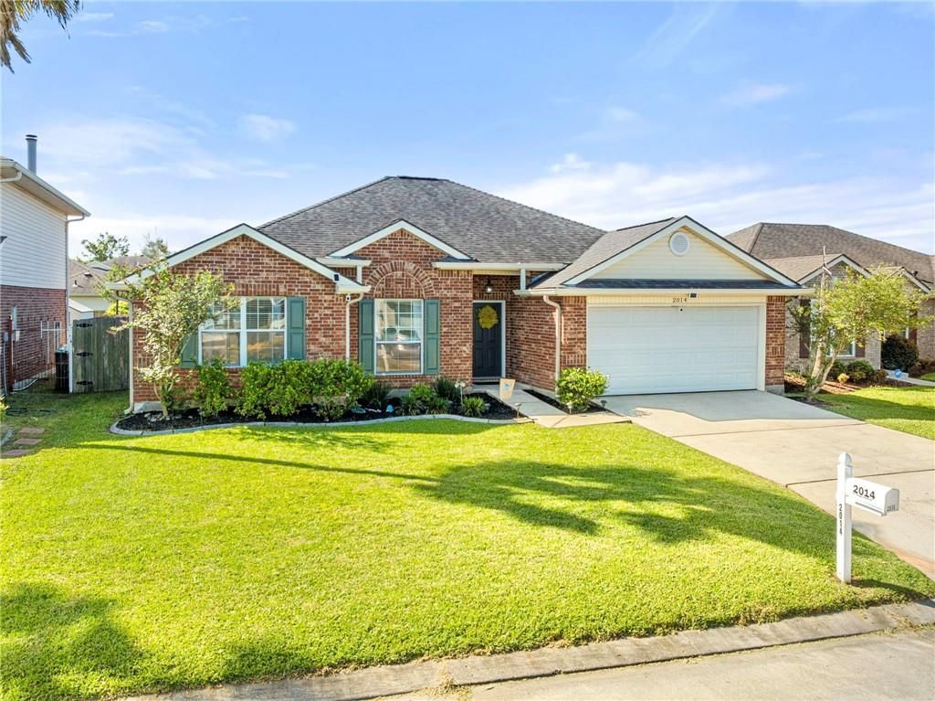 2014 N VILLAGE GREEN Street, Harvey, LA 70058