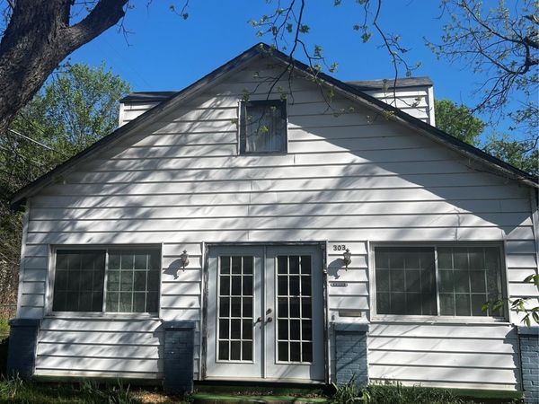 303 W Kiowa Avenue , Cleveland, OK 74020