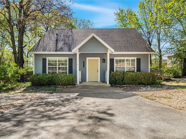 2826 Old Wire Road , Fayetteville, AR 72703