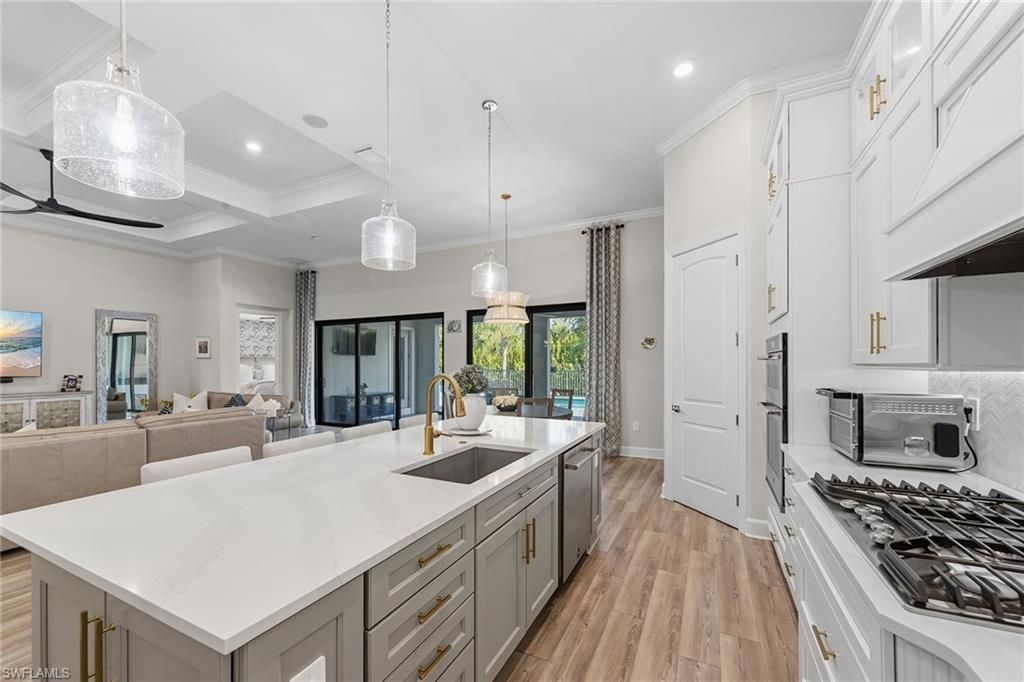 9607 Everglades Dr, Naples, FL 34120 Photo
