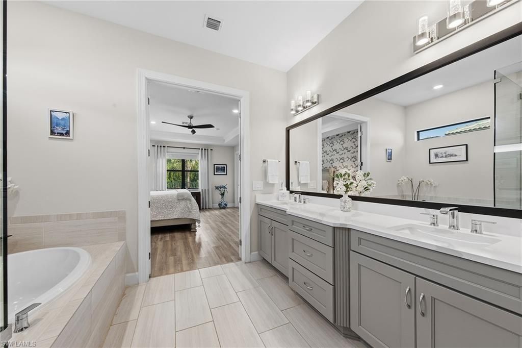 9607 Everglades Dr, Naples, FL 34120 Photo