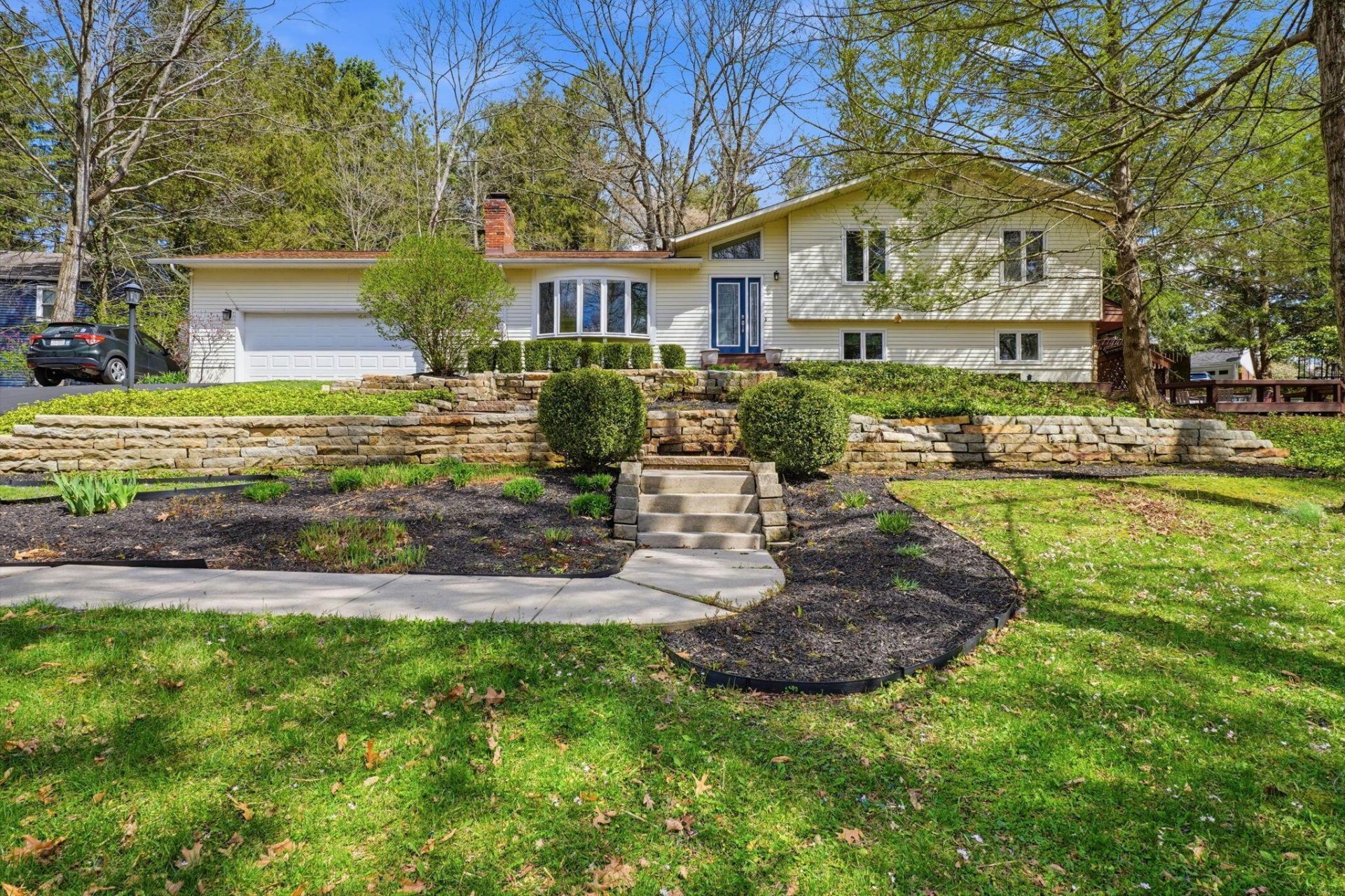 328 Pinetree Drive Ne, Granville, OH 43023 Main Photo