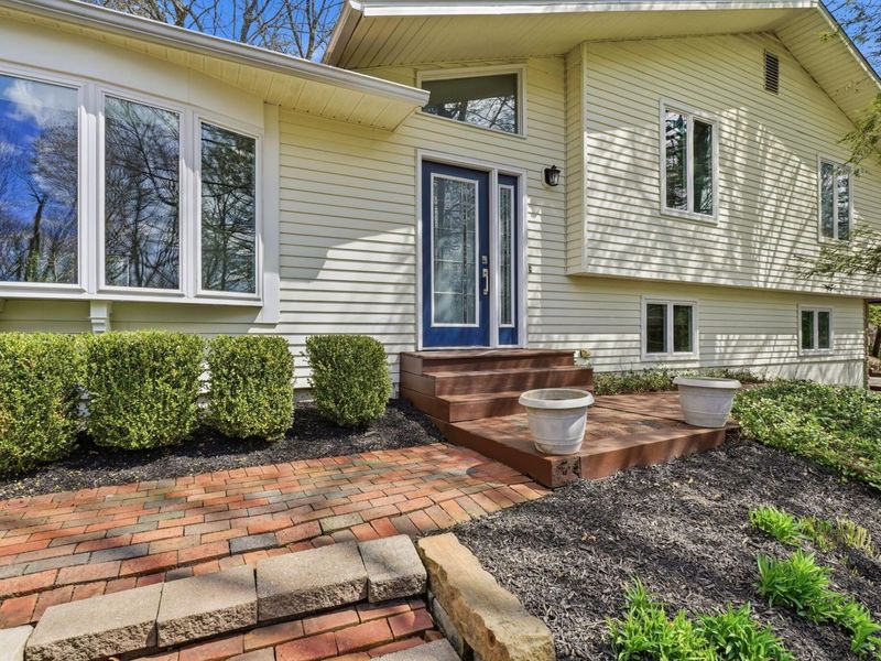 328 Pinetree Drive NE, Granville, OH 43023 Photo 2