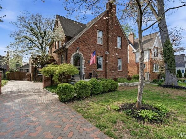 121 Parkland Avenue, Glendale, MO 63122