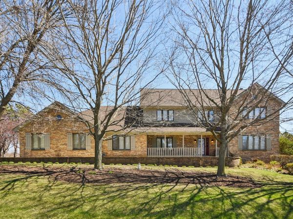 54 Gentry Drive, Hawthorn Woods, IL 60047