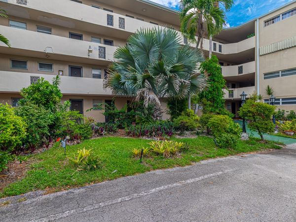 1660 NE 191st Street, North Miami Beach, FL 33179