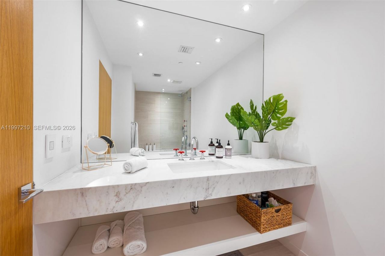 600 NE 27th St, Unit 3201, Miami, FL 33137 Photo