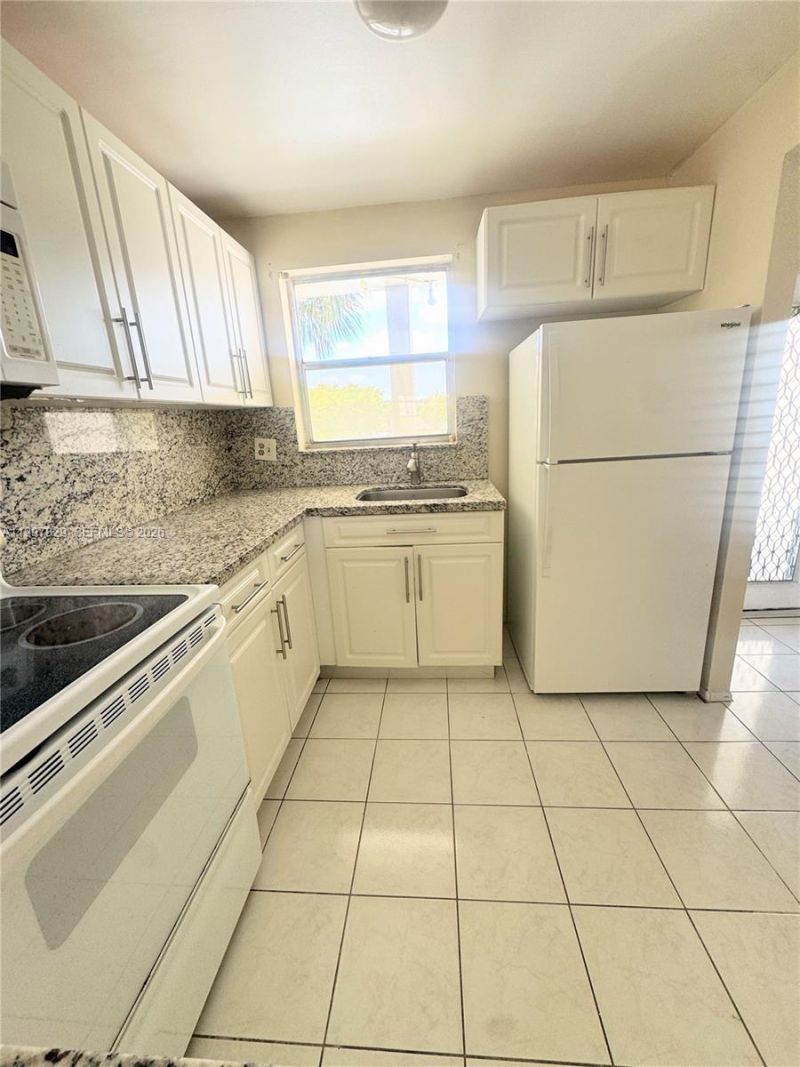 8200 Sunrise Lakes Blvd, Unit 207, Sunrise, FL 33322 Photo