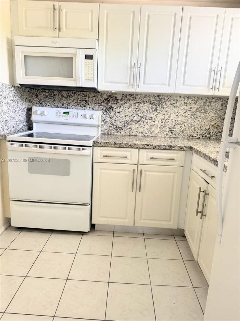 8200 Sunrise Lakes Blvd, Unit 207, Sunrise, FL 33322 Photo