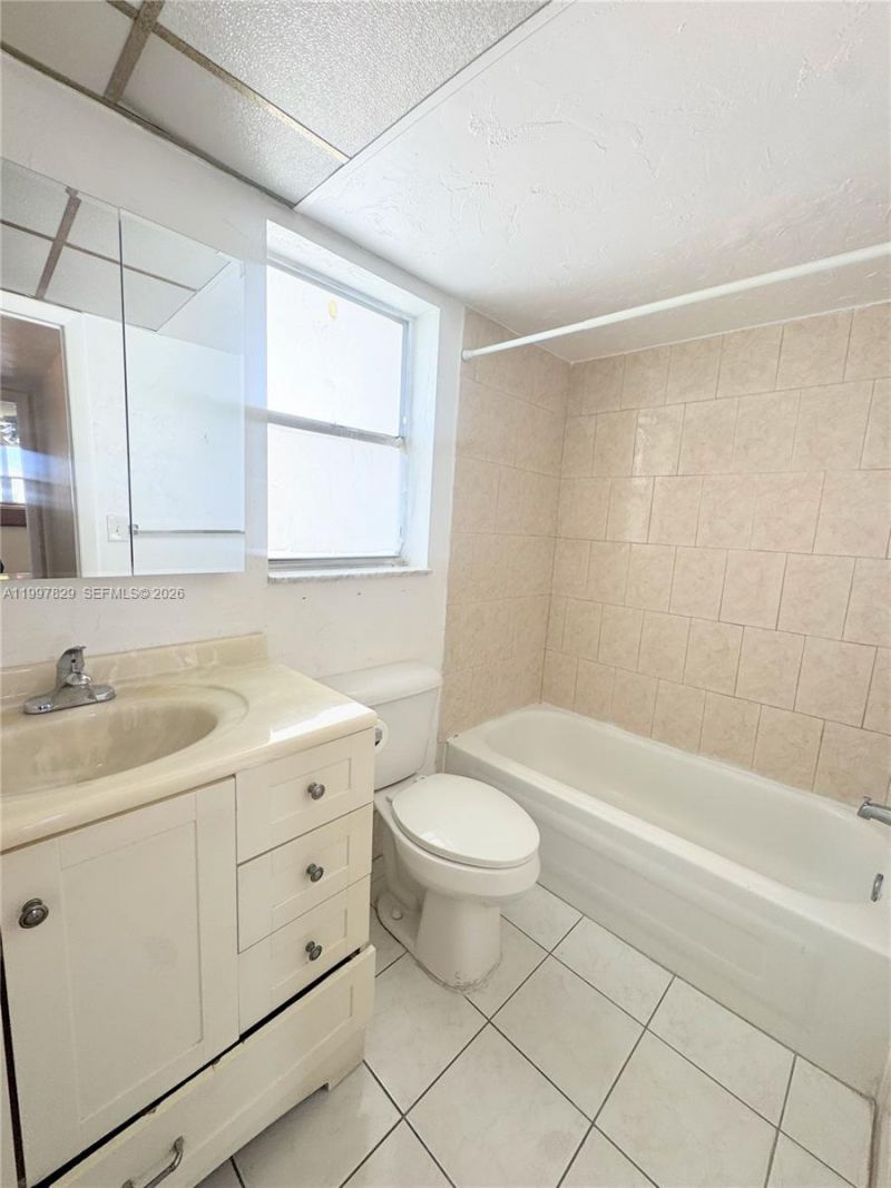 8200 Sunrise Lakes Blvd, Unit 207, Sunrise, FL 33322 Photo