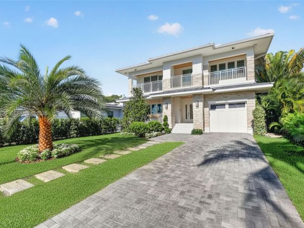 1017 S Palmway, Lake Worth, FL 33460