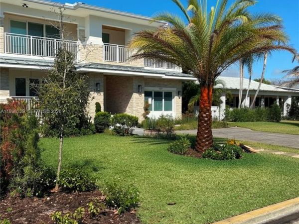 1017 S Palmway, Lake Worth, FL 33460